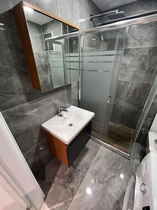 アパート イスタンブールZeytinburnu Merkezi Konumda, Sifir Daire & Esyalarアパートメント